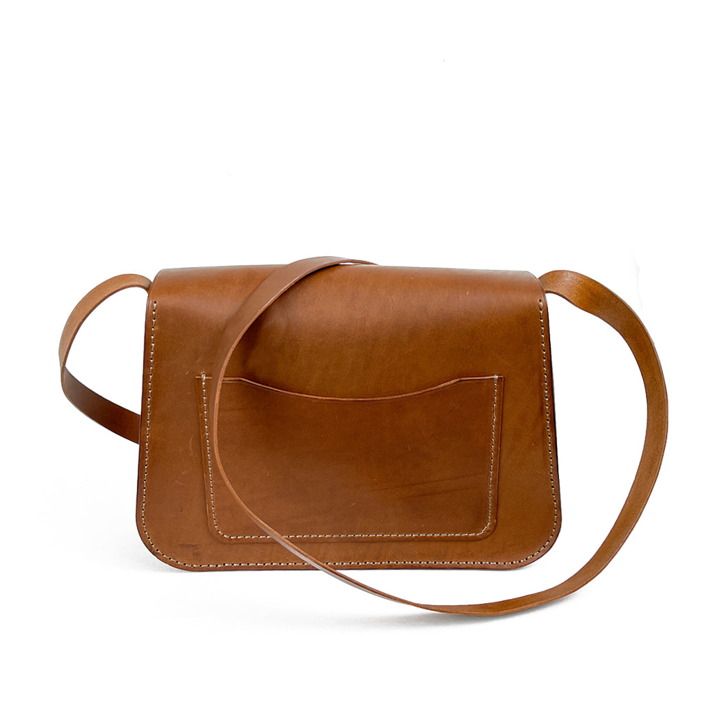 Brown leather saddle bag with rear pocket | Artisanal lab