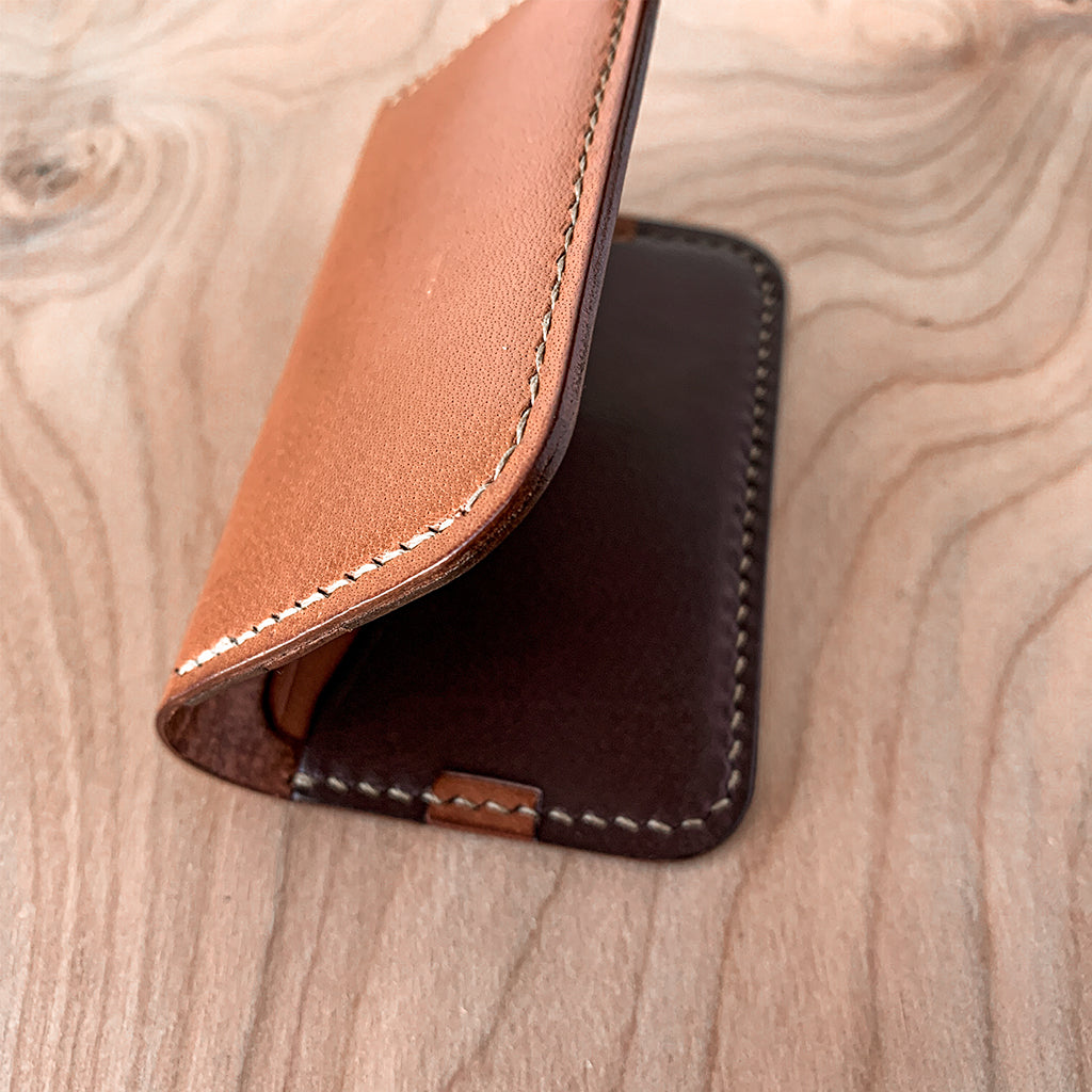 Leather minimalist card holder - brown details